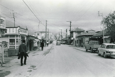 左側に東京理容店が写っている1966年の写真
