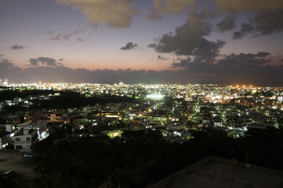 浦添市役所展望フロアからの夜景