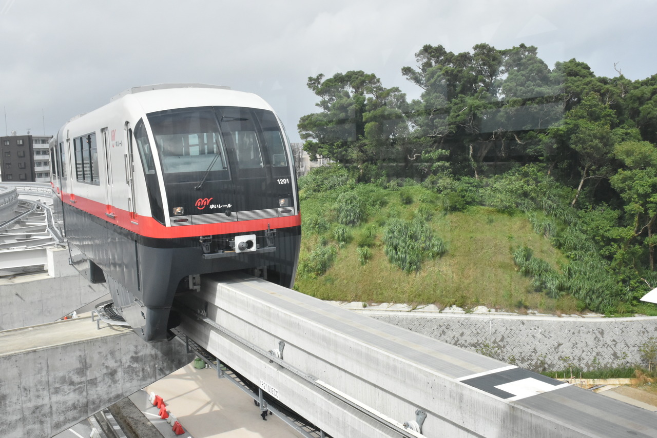 経塚駅車両