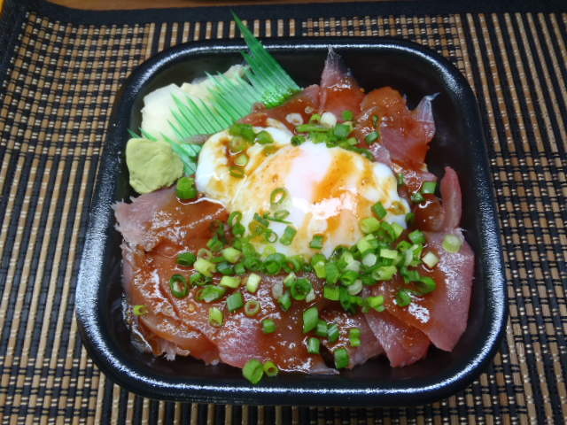 まぐろユッケ丼