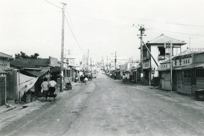 1960年当時の屋富祖大通り