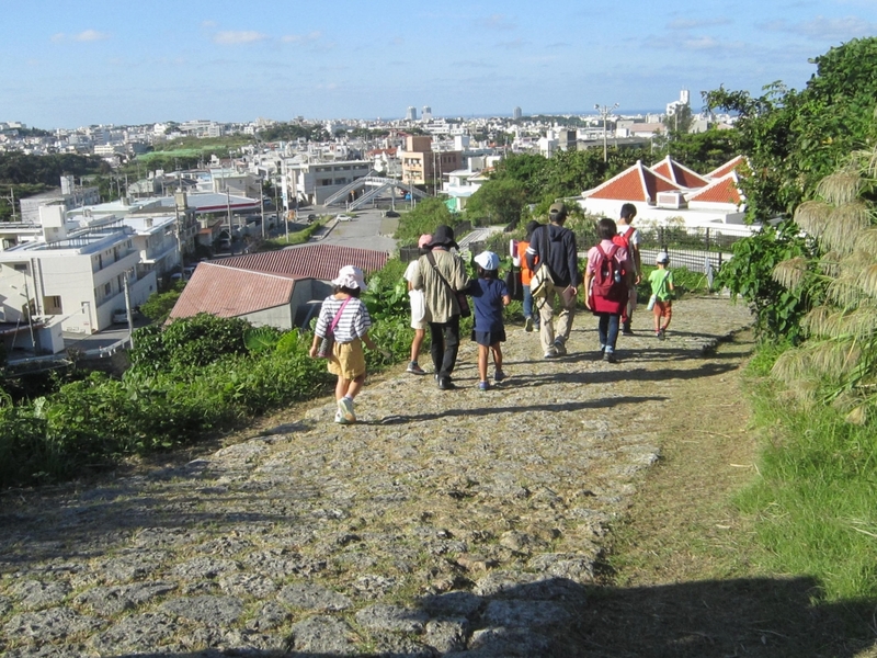 物語2_09浦添城跡から首里へのびる石畳道（尚寧王の道）