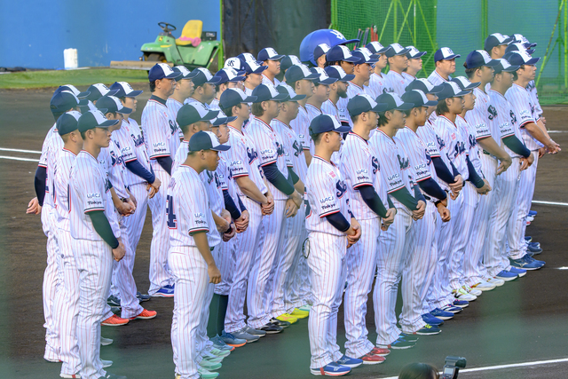 東京ヤクルトスワローズ春季キャンプが沖縄・浦添市のANA BALL